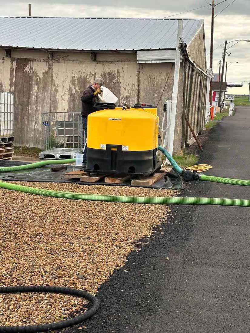 A image of a tank with a hose attached on it 